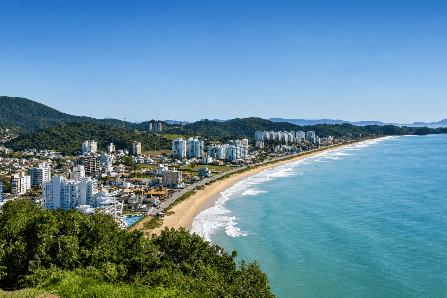 Praia Brava, bairro à beira-mar de Itajaí, SC