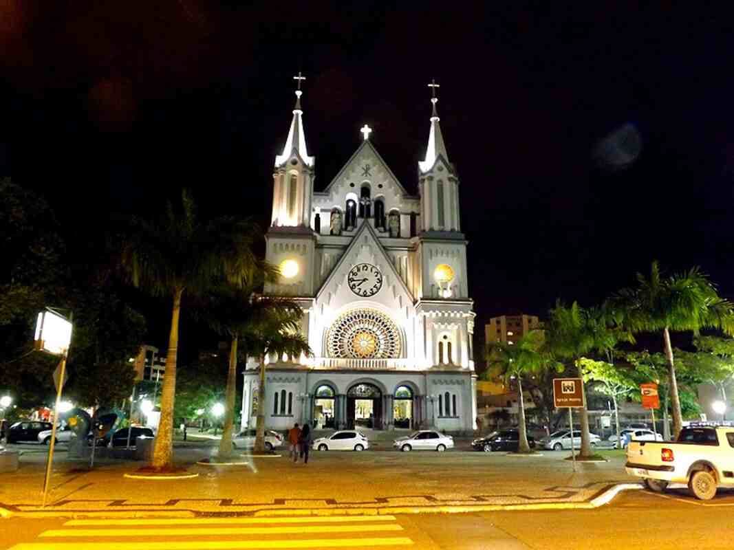 Noite em Itajaí: Onde ir para aproveitar a vida noturna