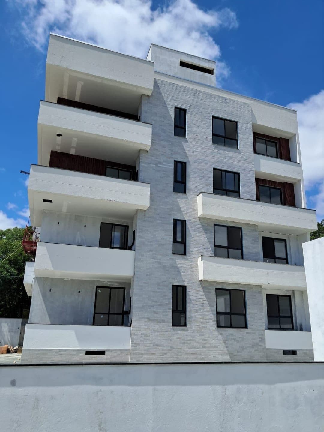 Foto 1 de Apartamento com 1 suíte + 1 dormitório à venda, Meia Praia, Navegantes, SC