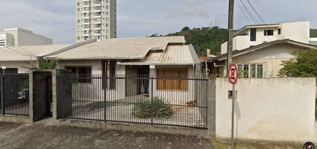 Foto 1 de Casa com 1 suíte + 2 dormitórios à venda, Centro, Itajaí, SC