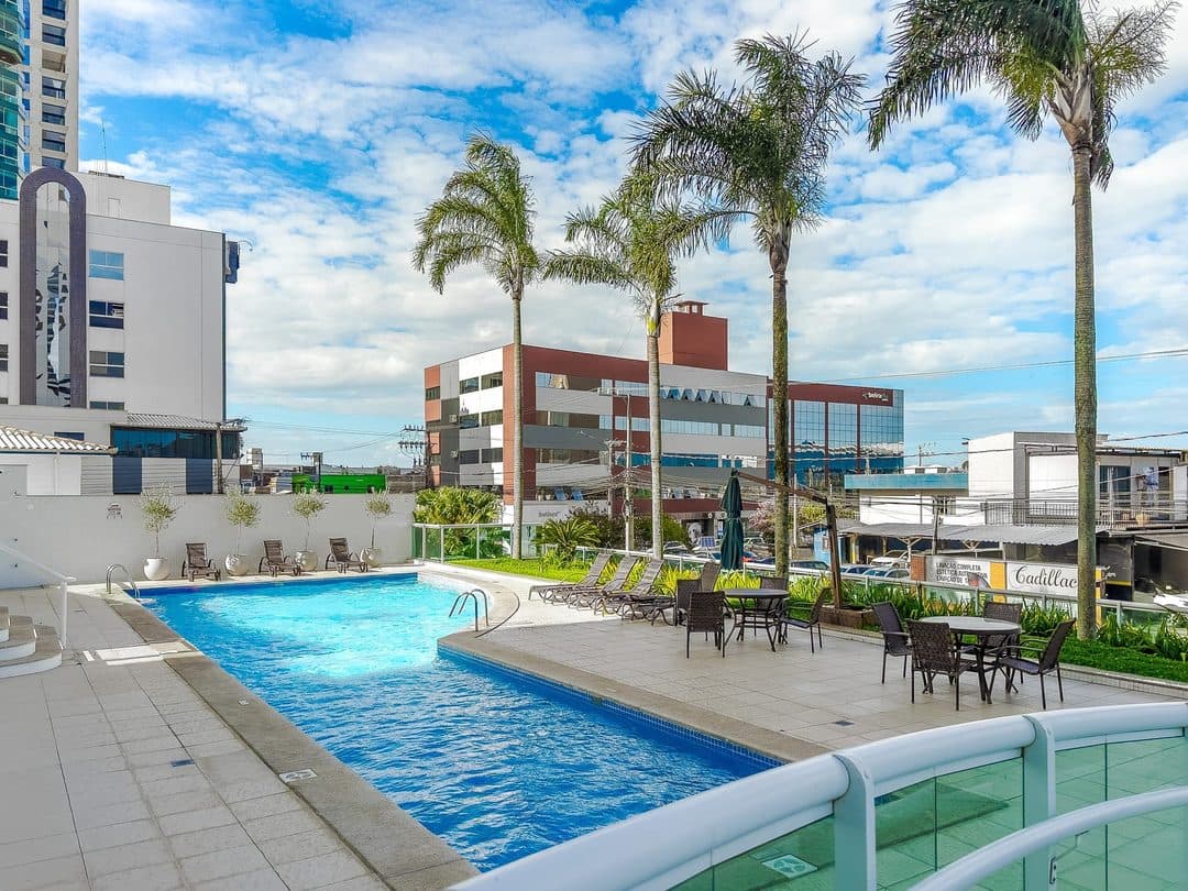 Foto 1 de Apartamento com 3 suítes, 2 vagas para locação, Centro, Itajaí, SC
