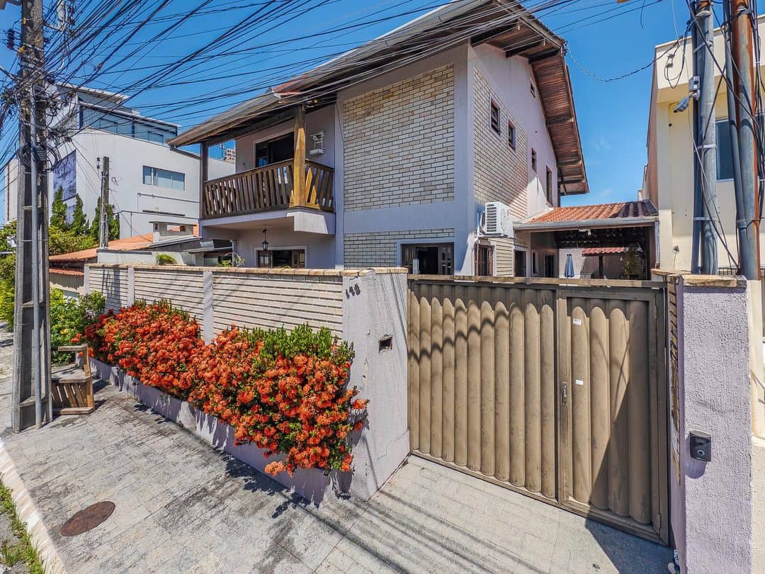 Foto 1 de Casa com 1 suíte + 2 dormitórios à venda, Fazenda, Itajaí, SC