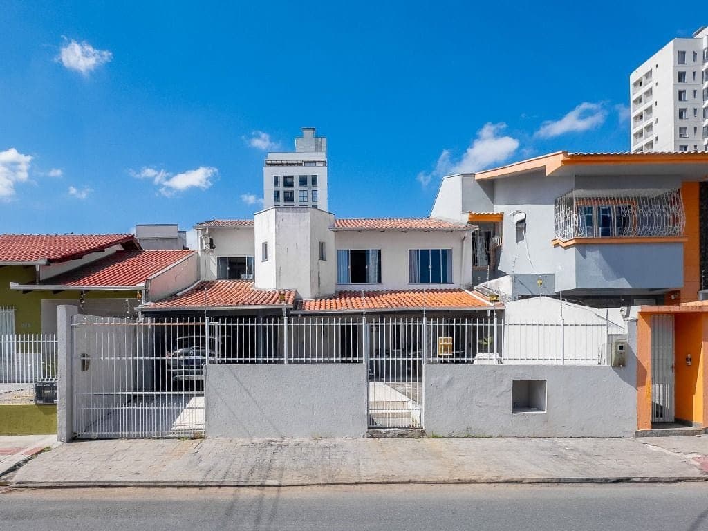 Foto 1 de Casa com 3 dormitórios à venda, 300 m² - Centro - Itajaí/SC