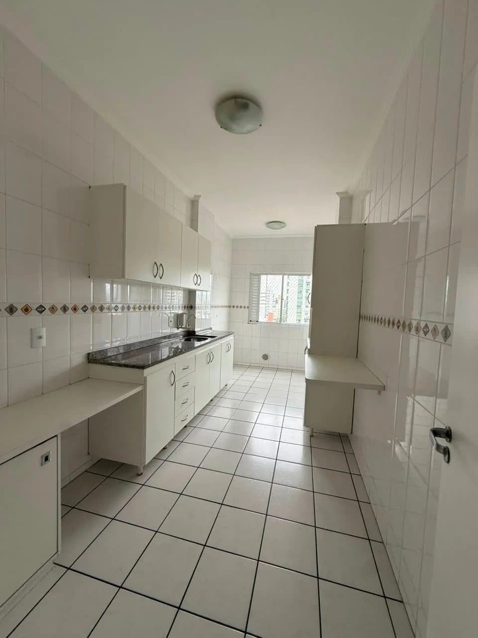 Foto 1 de Apartamento com 3 dormitórios sendo 1 suíte para alugar, 90 m² por R$4.200,00/mês - Centro - Itajaí/SC