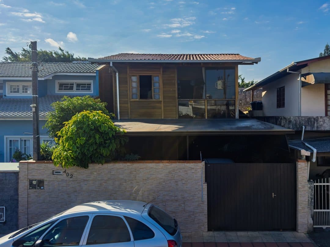 Foto 1 de Duas casas pré-fabricadas no mesmo terreno, a 50m da Rua Indaial – à venda no São João- Itajaí, SC